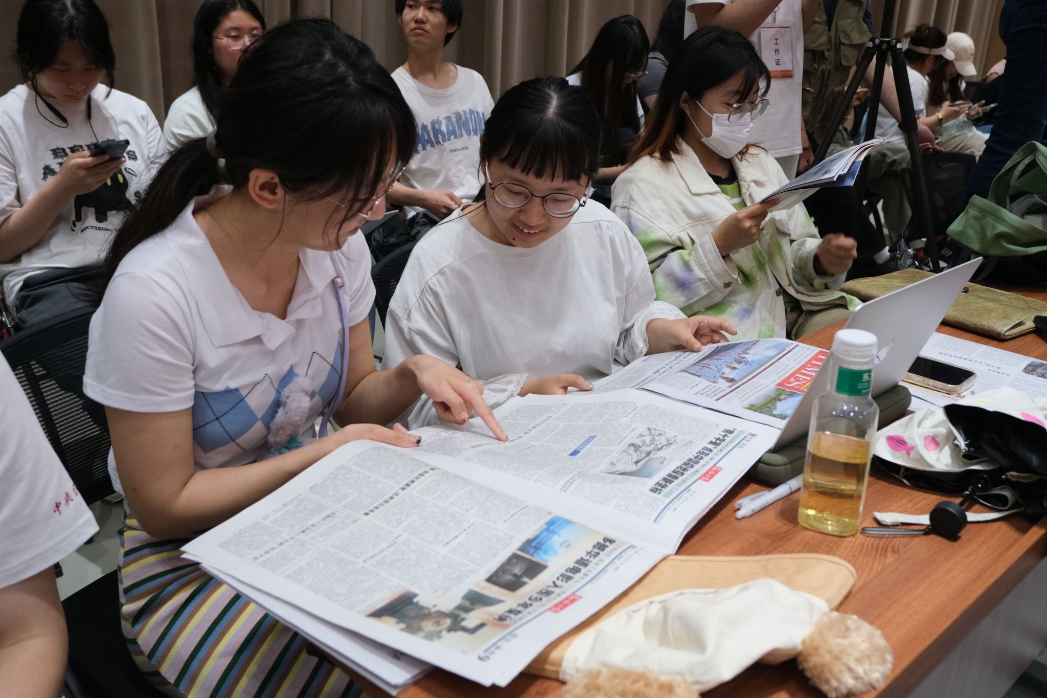 年轻的事业 青春的对话——人民日报青年编辑记者与星空平台客服学生面对面