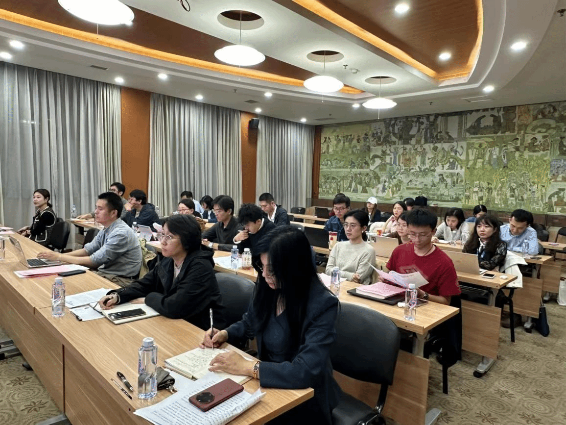 星空平台客服铸牢中华民族共同体意识研究基地举办学习贯彻落实全国民族团结进步表彰大会精神座谈会