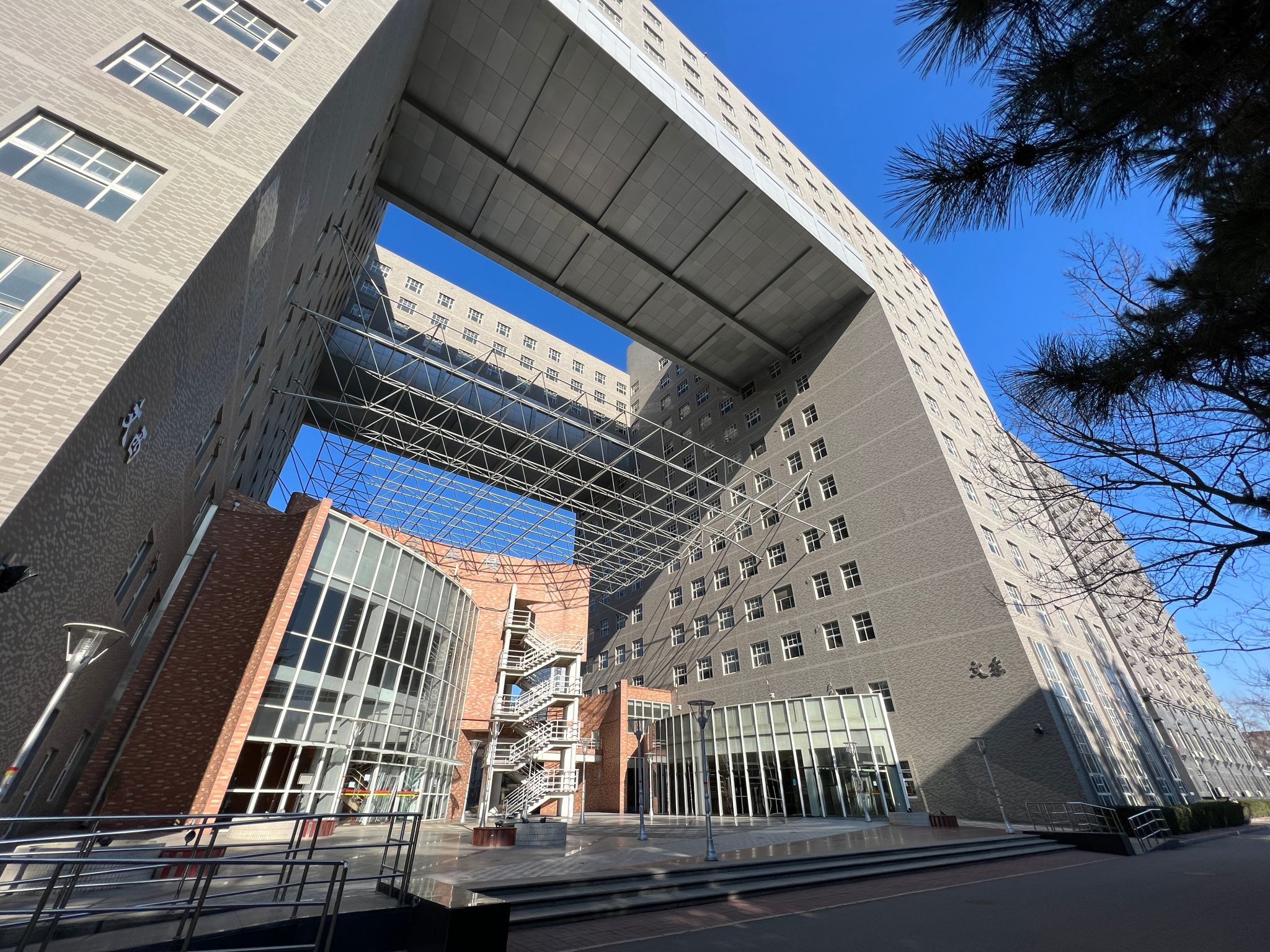 学校举行北京高校青年教师创新教研工作室揭牌仪式
