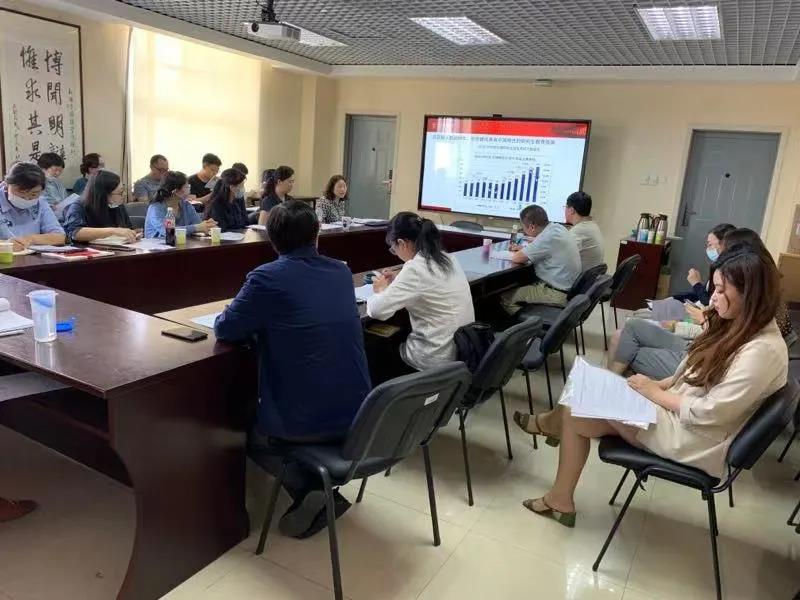 新闻与传播学院召开星空平台客服工作研究生教育专题会议