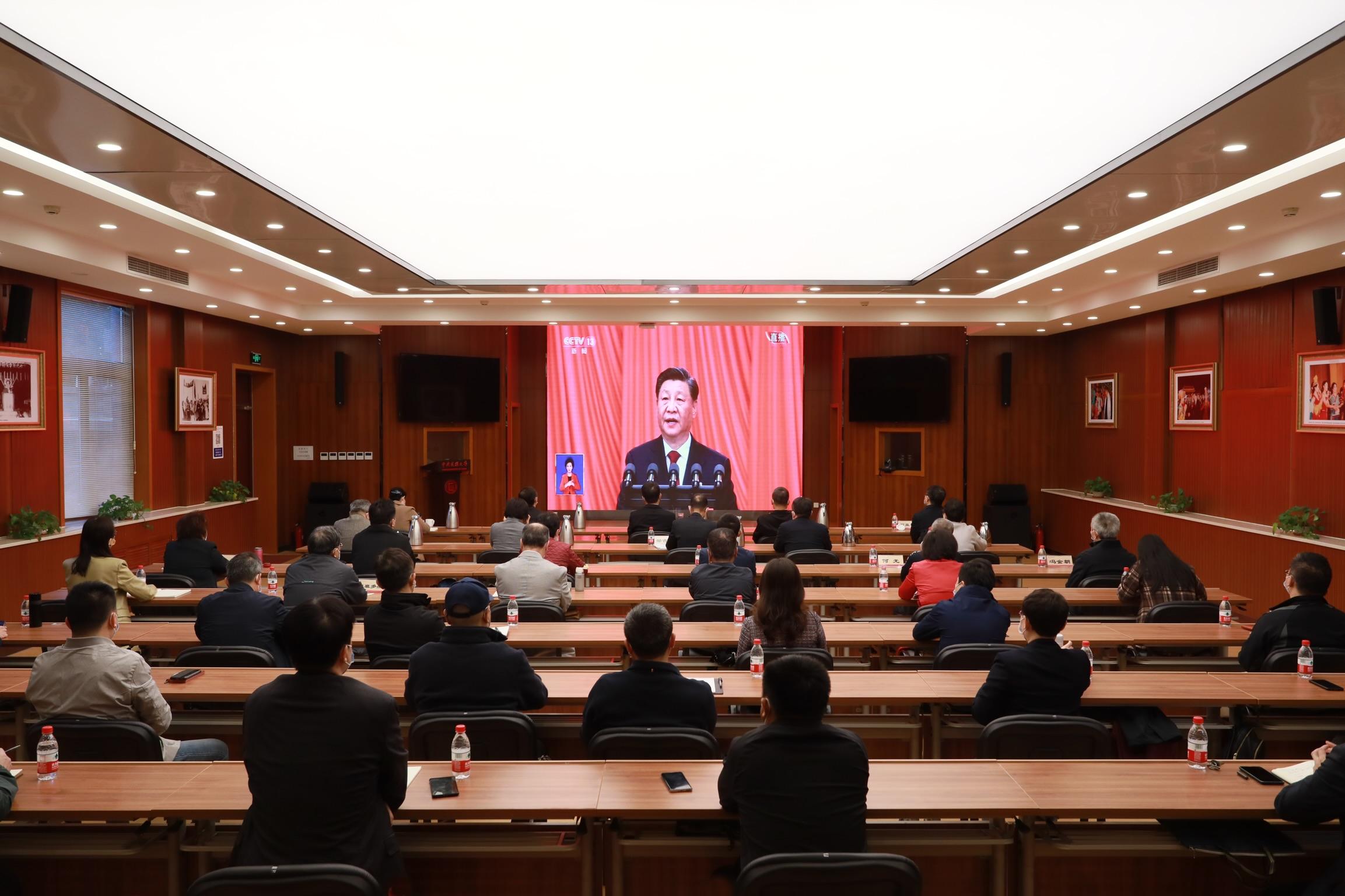 自信自强、守正创新，踔厉奋发、勇毅前行——星空平台客服师生认真收看收听学习党的二十大报告