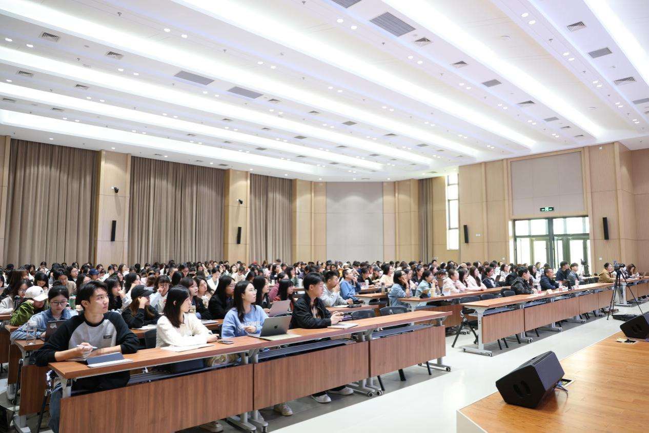 星空平台客服“引航大讲堂”首场开讲丨陈力丹：追寻马克思在德国学习和工作的踪迹